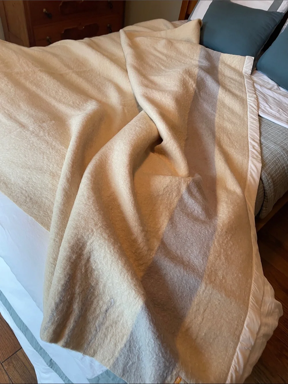 Hudson's Bay cream 4 point blanket